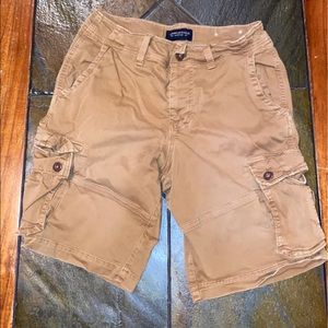 Men’s khaki cargo shorts